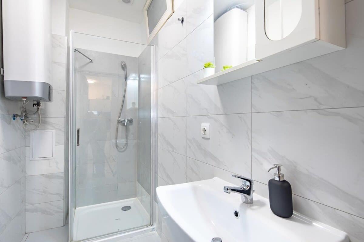 Central Room For Solo Traveller Budapest Ngoại thất bức ảnh